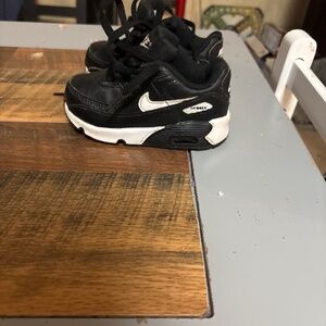 Toddler Nike air max size 6c black/white